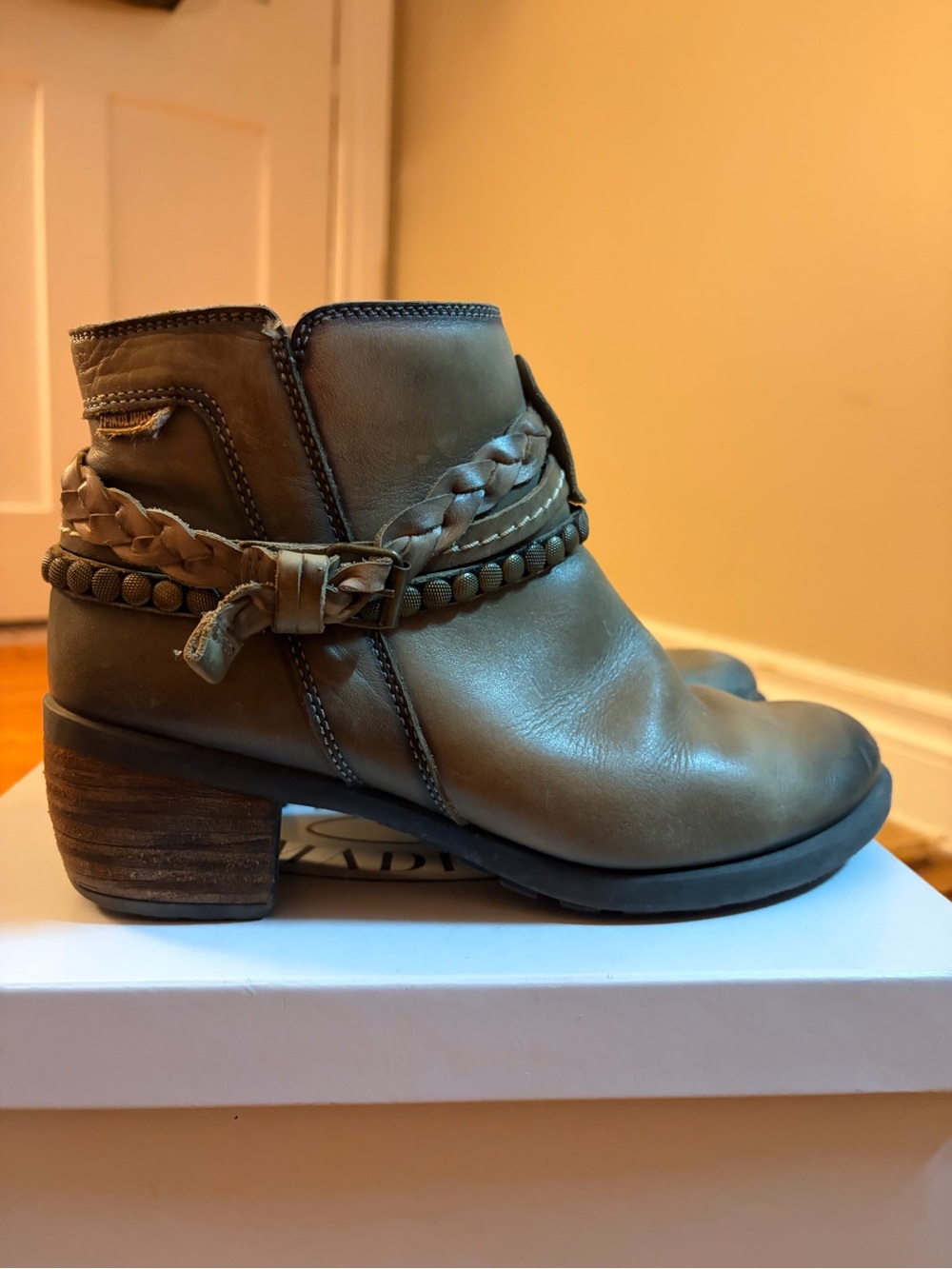 PIKOLINOS Women's Braided Ankle Boot - Olive green Leather